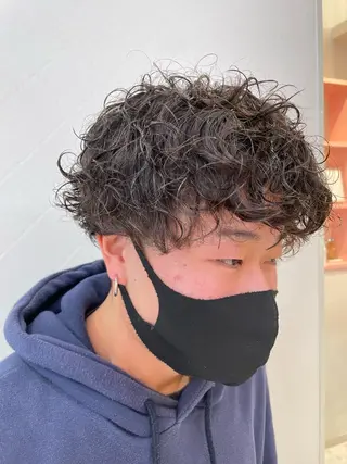 ショート パーマ メンズ 顔周りレイヤー/ 似合わせ/古津遼平のヘアスタイル