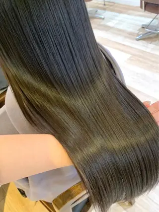 ロング ウルフ/センタ- パート【ナナミ】のヘアスタイル