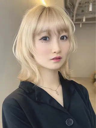 ショート カラー HACCH （ハッチ）所属・丁寧なブリーチ& ・レイヤーショートのヘアスタイル
