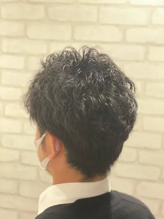 パーマ メンズ 尾崎 優也のヘアスタイル