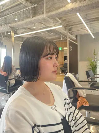 ミディアム カラー yui/ layer cutのヘアスタイル