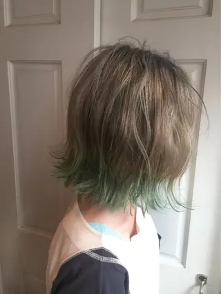 ミディアム カラー ホワイト&レイヤーカ ットエクステ長畠俊輔のヘアスタイル