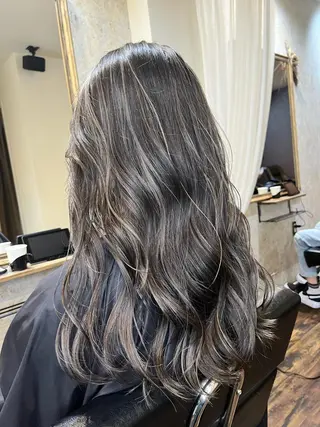 セミロング カラー Tsuyoki .のヘアスタイル