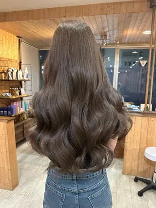 ロング 韓国レイヤー外国人風 透明感カラー髪質改善のヘアスタイル