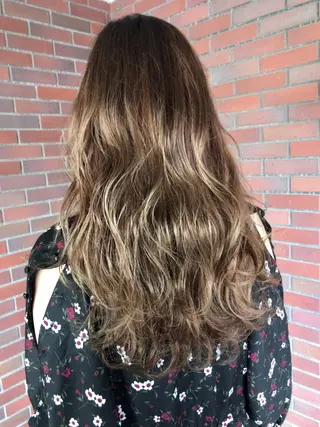 ロング カラー レイヤーカット匠 イソザキノリユキのヘアスタイル