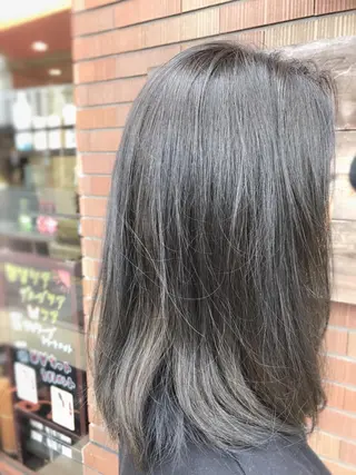 ミディアム カラー パーマ 20代半ば上質なへア ケア 髪質改善 大西のヘアスタイル