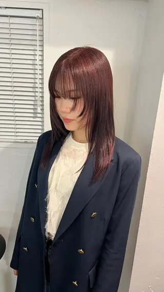 セミロング 室屋 鈴音のヘアスタイル