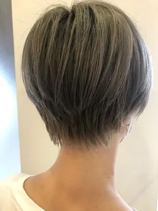 ショート カラー 内田温子大人女性 ハイライト、ボブのヘアスタイル