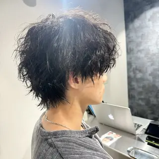 メンズ 表参道フェザーパーマ ニュアンスパーマのヘアスタイル