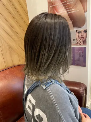 ミディアム カラー 細沼 葵のヘアスタイル