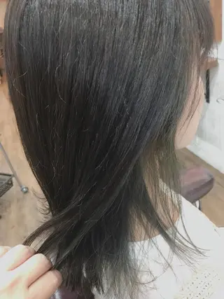 カラー 塩崎 明菜のヘアスタイル
