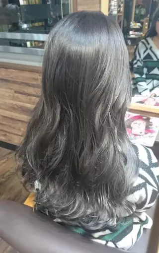 ロング カラー ココバイファニック 関内のヘアスタイル