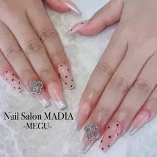 ネイル MADIA藤沢所属・MADIA MEGUのネイルデザイン