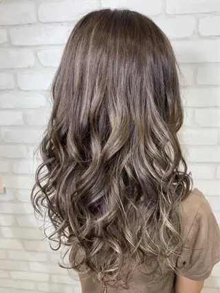 ミディアム カラー 西口徒歩20秒 寒色 カラーミディアムヘアのヘアスタイル