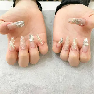 ネイル ゴテゴテ💙ワンホン リオナのネイルデザイン