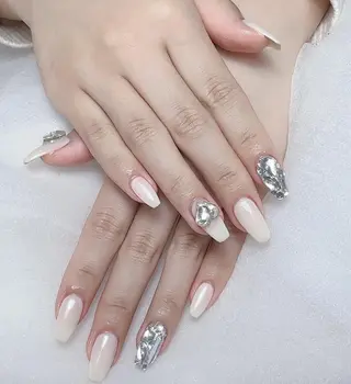 ネイル Elegant beauty ルナのネイルデザイン