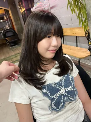 ミディアム col sapporo所属・ui/透明感カラー /顔まわり🩷のヘアスタイル