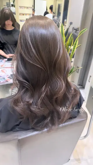 セミロング カラー ヘアアレンジ JYUNESU所属・韓国・韓国ヘア 髪質改善のヘアスタイル