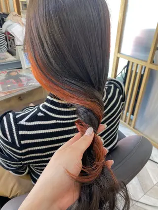 ミディアム カラー ヤスザトアヤノ ／レイヤー／オリーブのヘアスタイル