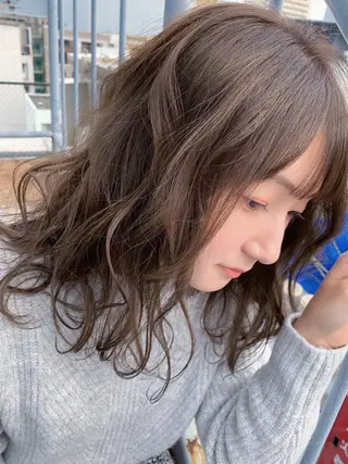 ミディアム 村阪 由美子のヘアスタイル