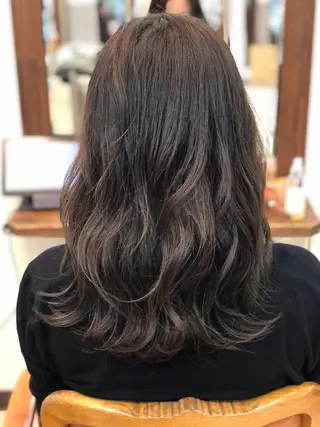 ロング カラー 白髪ぼかし脱白髪染め 大塚綾のヘアスタイル