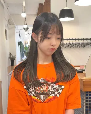 セミロング リンダ所属・ベージュ/顔周り カット/スズキのヘアスタイル