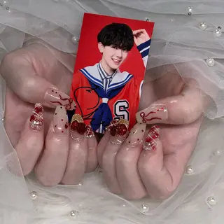 ネイル nailsalonANNA所属・濱田 杏奈のネイルデザイン