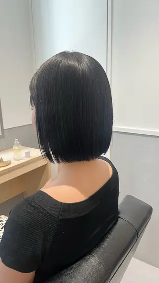 ミディアム effect横浜所属・切りっぱなしボブ/ 縮毛矯正/綾莉のヘアスタイル