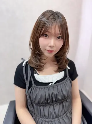 ミディアム カラー レイヤーカット 韓国🇰🇷EMIのヘアスタイル