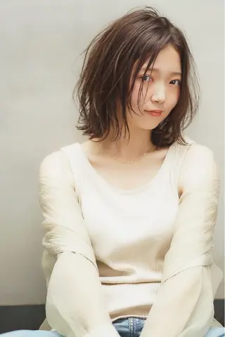ミディアム 萩原 仁のヘアスタイル