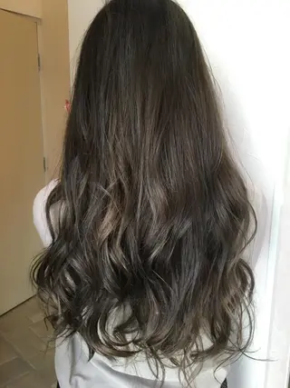 ロング カラー ヘアアレンジ IVY joure Suzu.のヘアスタイル