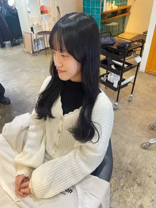 ロング カラー MIOベージュカラー 柔らかいカラーのヘアスタイル