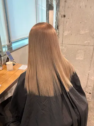 ロング カラー ハイトーン特化美容師 🌈ケアブリーチのヘアスタイル