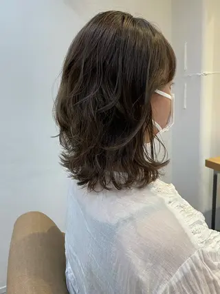 ミディアム カラー あずまぐち めぐみのヘアスタイル