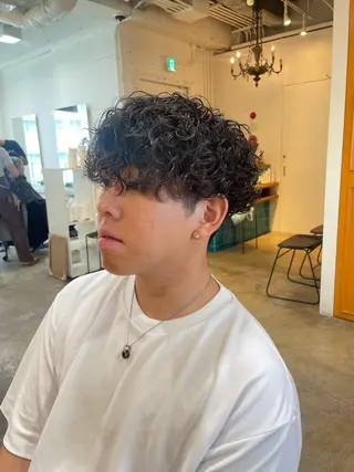 パーマ メンズ RIN／韓国ヘア レイヤーカットのヘアスタイル
