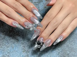 ネイル Rola kira nail salon所属・麗 レイのネイルデザイン