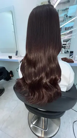ロング 🤍赤みなしカラー 🤍saaka🤍のヘアスタイル