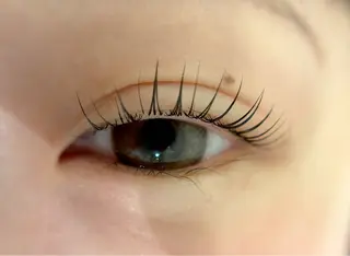 マツエク・マツパ ヘアーライル所属・ヤマモト アリサのマツエク・マツパデザイン