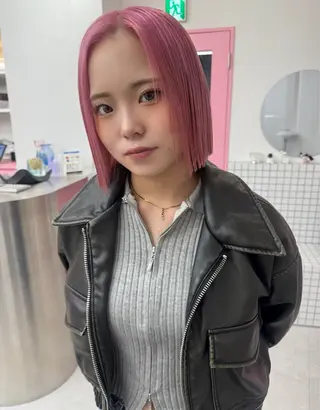 ショート レイヤーカット/透明 感カラー/saraのヘアスタイル