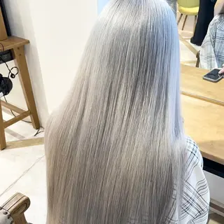 ロング 倉林隆一🐈 ダブルカラー/艶髪のヘアスタイル