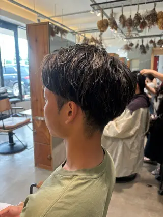 カラー メンズ 小木曽 里華のヘアスタイル