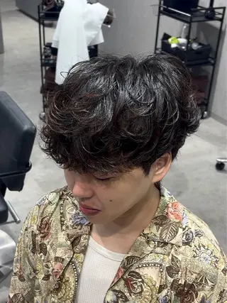 ショート カラー パーマ メンズ 【シャドウパーマ センターパート】義心のヘアスタイル