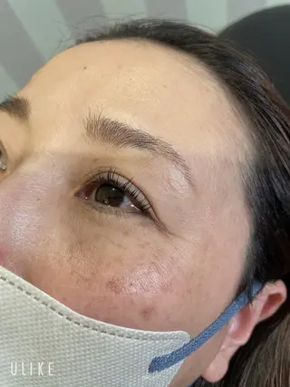 マツエク・マツパ cure所属・井上 真里奈のヘアスタイル