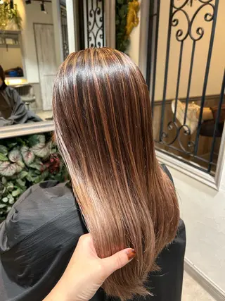 セミロング 梅木 李奈のヘアスタイル