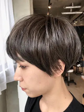 ショート カラー 岡本 一平のヘアスタイル