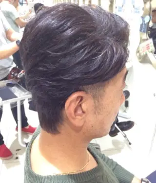 ショート パーマ メンズ 松吉 純平のヘアスタイル