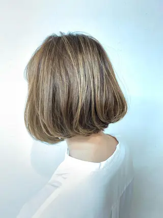 ショート カラー 透明感ハイライト◎ 伊藤夏海のヘアスタイル