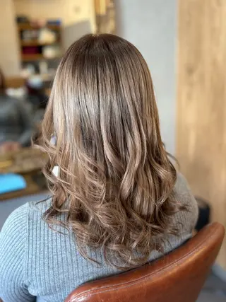 セミロング カラー ナギサ 🐶のヘアスタイル