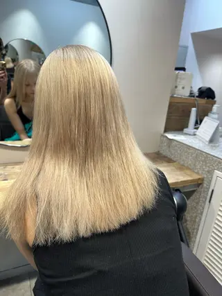 セミロング カラー yu-kiハイトーン /ブリーチ無しカラーのヘアスタイル