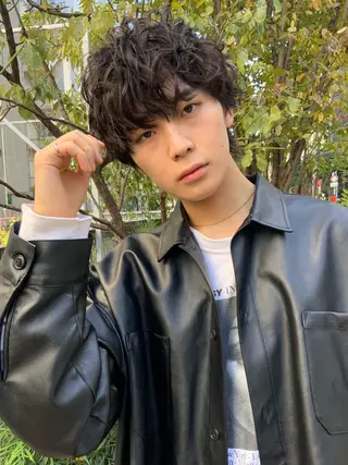 ミディアム カラー パーマ メンズ 新宿メンズパーマ ヨモギダのヘアスタイル